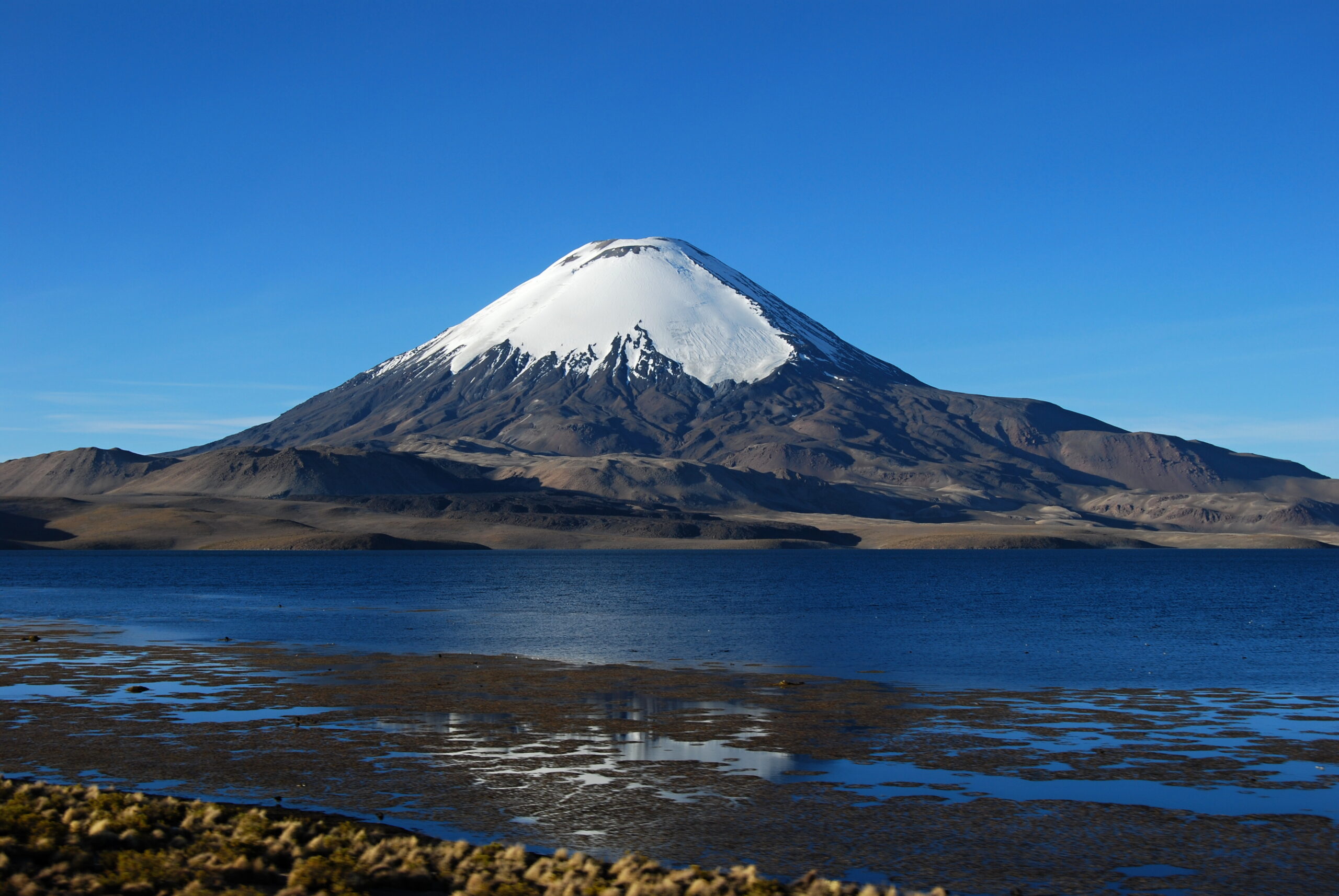 Sopka_Cerro_Parinacota_6342_m.n.m._-_panoramio